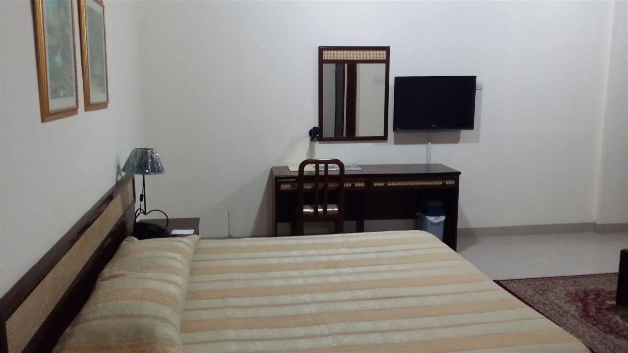 Atlas Hotel Манама Экстерьер фото